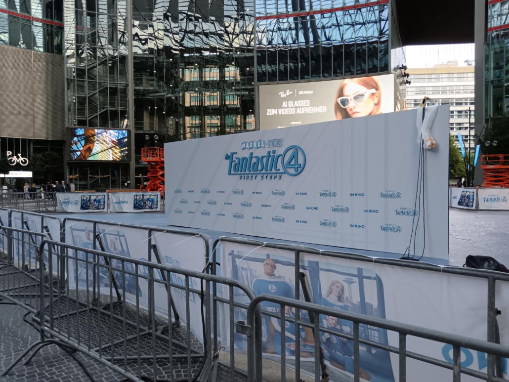 Fanzone im Sony-Center, Innenhof